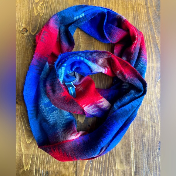Roots - Super Soft Infinity Scarf - Picture 2 of 4